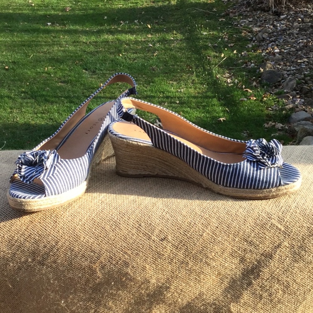 Summer fun striped wedge great shape